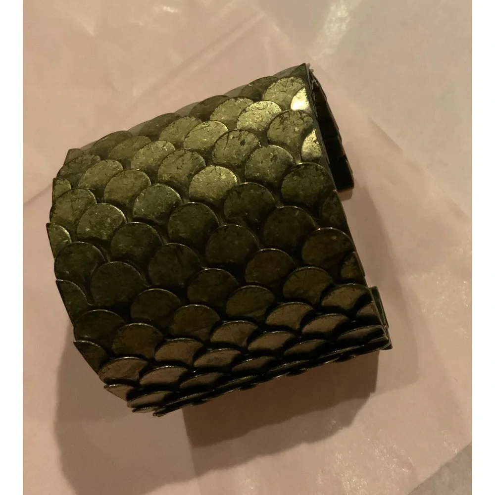 Fish scale cuff - Picture 3 of 3